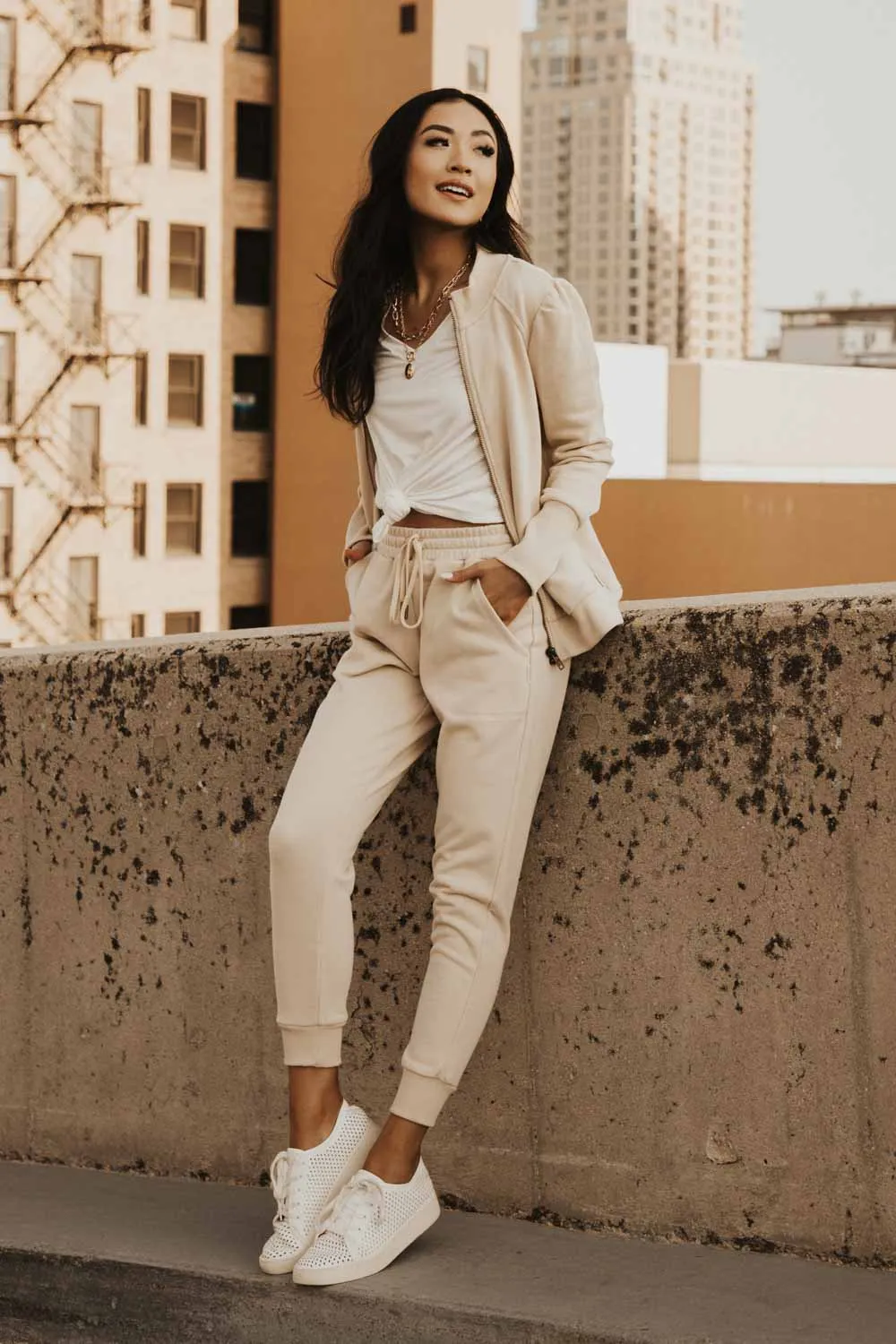 Kourtney Zipper Sweatshirt in Sand