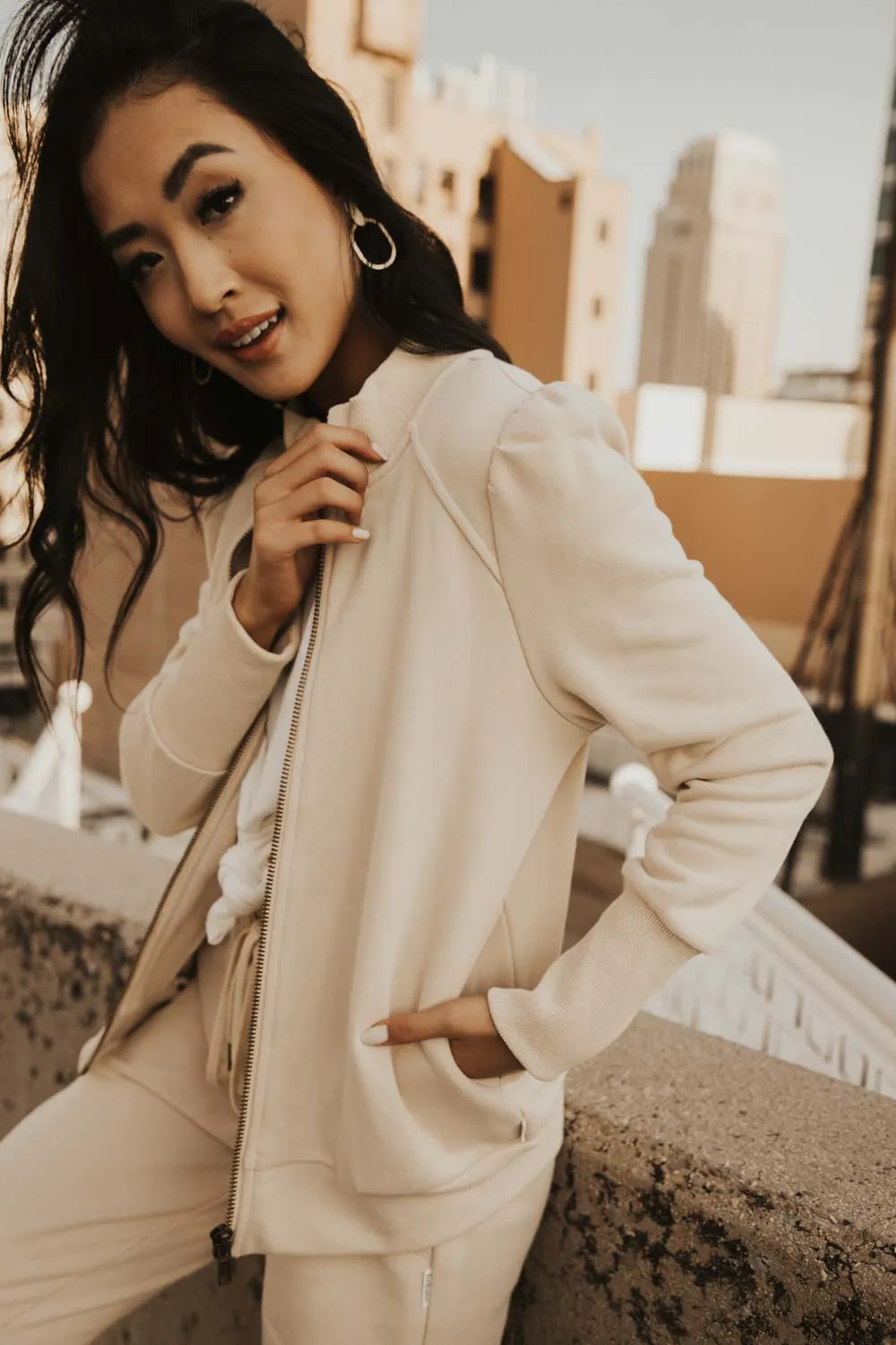 Kourtney Zipper Sweatshirt in Sand